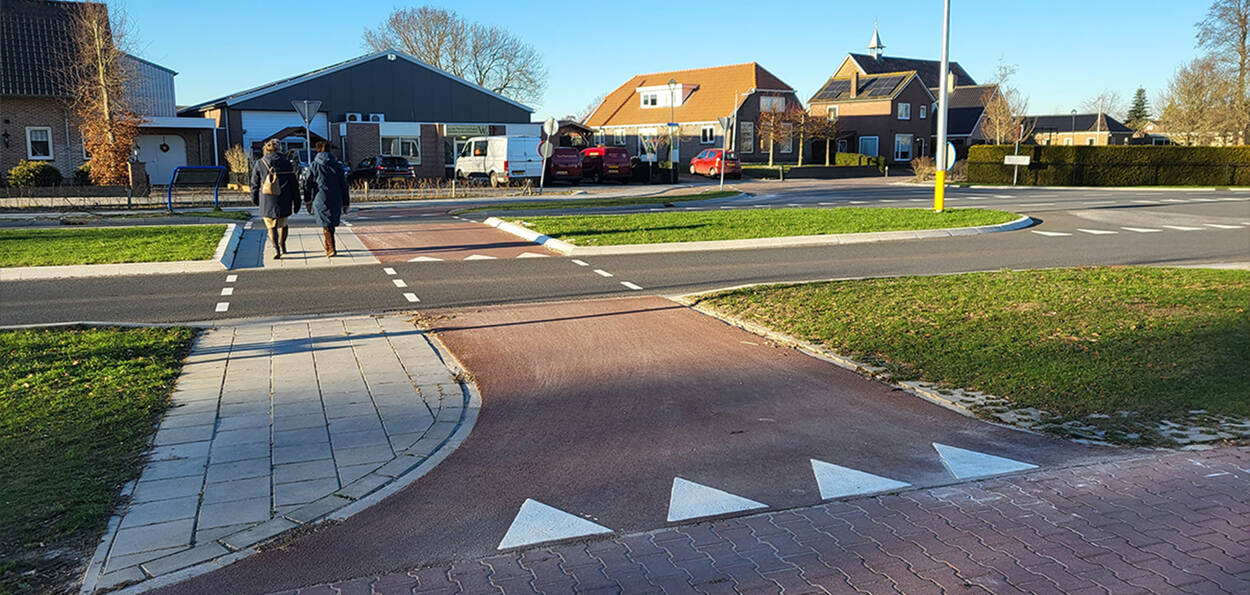 Afbeelding: Gerealiseerde fietsers- en voetgangersoversteekplaats in IJsselmuiden