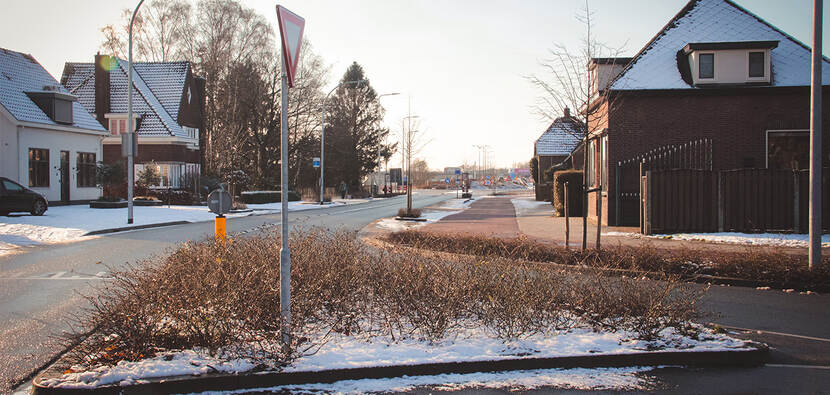 Afbeelding: verkeersplein op de Westerhovenseweg (thumbnail)